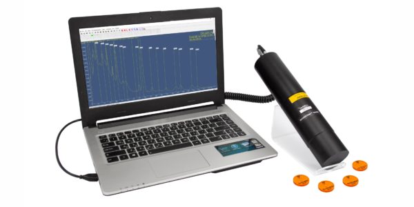 BDKG-05S Scintillation Gamma Radiation Probe with ScintiClear SrI2(Eu) crystal connected to a laptop